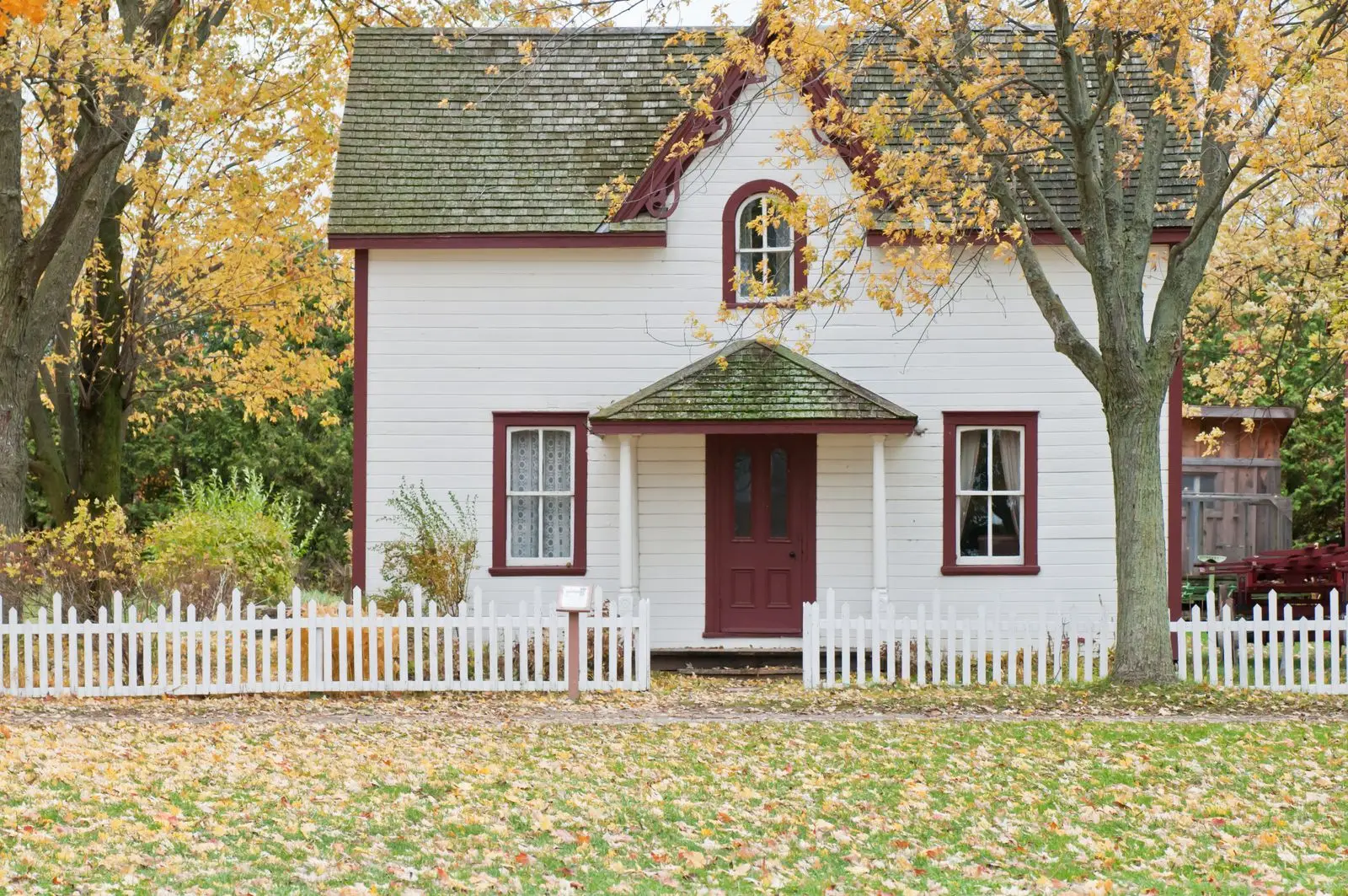 A small residential cottage or bright suite. Oakland.